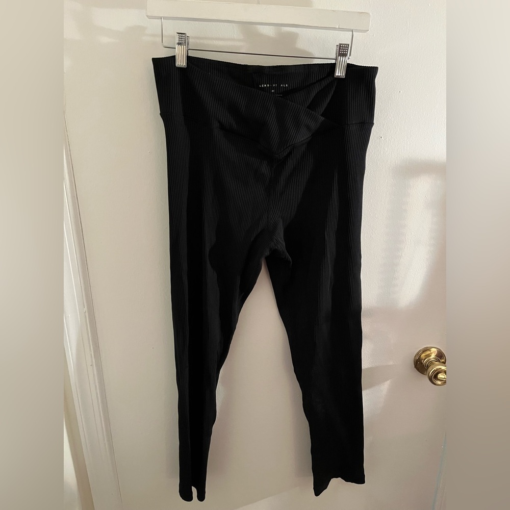 Aeropostale Ribbed Crossover High-Waisted Black Flare Leggings - Picture 4 of 6